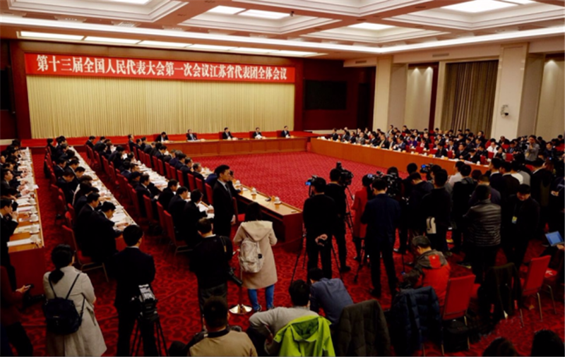 肖伟代表在审议政府事情报告时作交流讲话：立异动能，，，，，勇开新局，，，，，推进新时代国药高质量生长