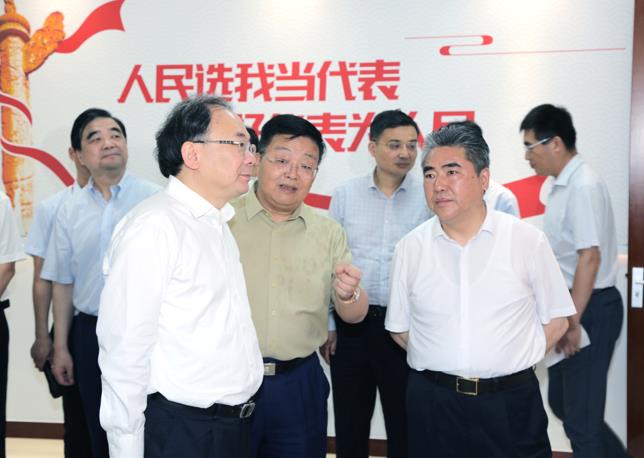 省人大常委会常务副主任李小敏一行 莅临JDB电子平台药业调研