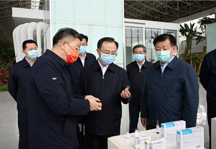 江苏省委书记吴政隆调研JDB电子平台药业：加速推动古板中医药和现代科学相团结，，，，，，为抗击疫情提供有力武器